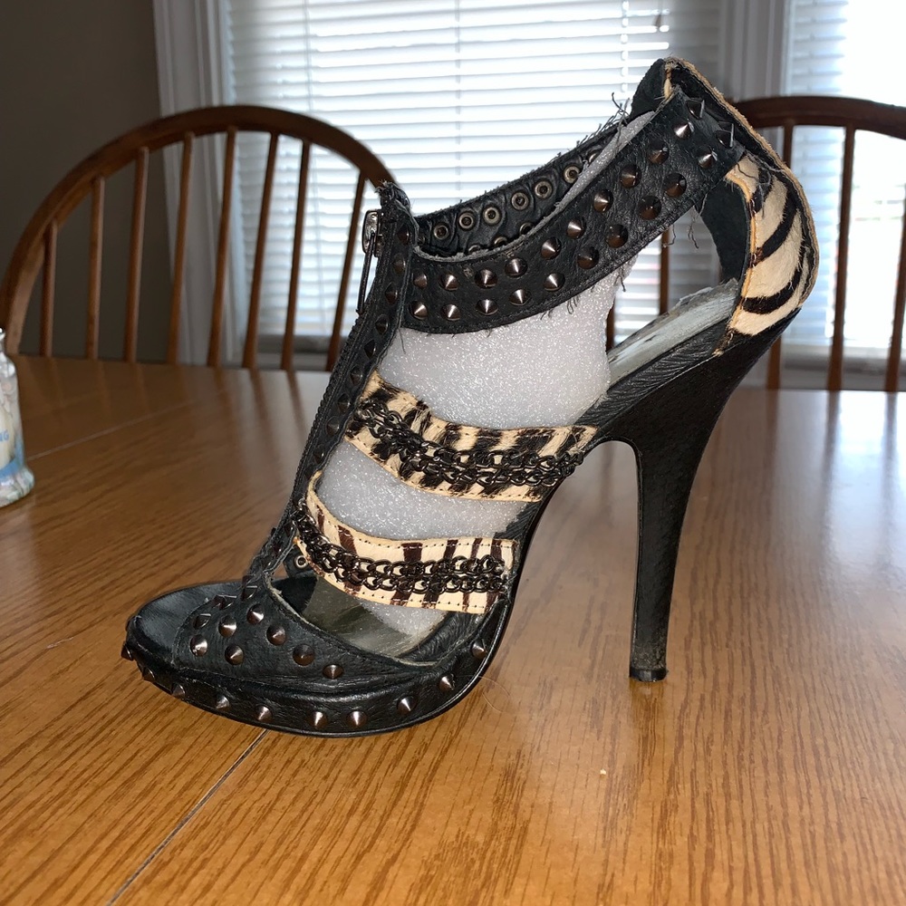 Naughty Monkey Zebra Chain Heels Women’s sz 9